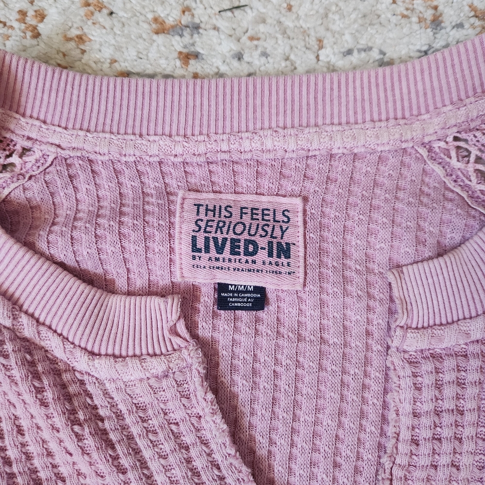 American Eagle This Feels Seriously Lived In Pink Waffle Knit V‑Neck Sweater - Picture 2 of 5